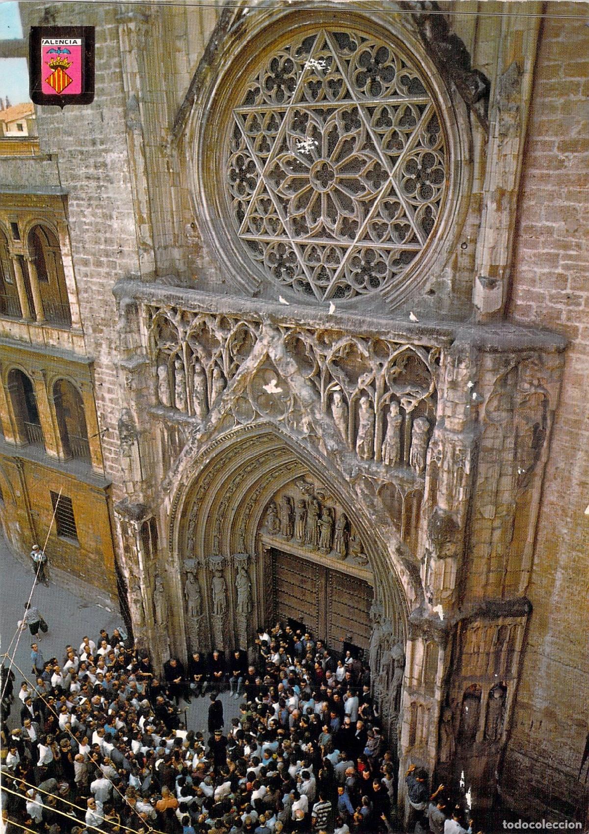 Postales: Postal Valencia Tribunal de las Aguas y Catedral Puerta de los Ap&oacute;stoles