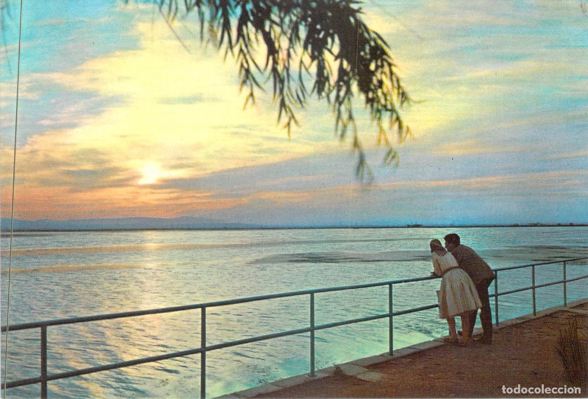Postales: Postal de Valencia: Puesta de Sol en la Albufera con Pareja
