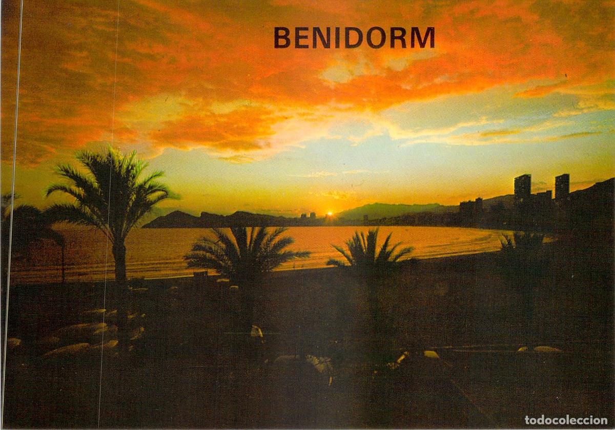 Postales: Postal de Benidorm: Espectacular Puesta de Sol y Vistas de la Playa