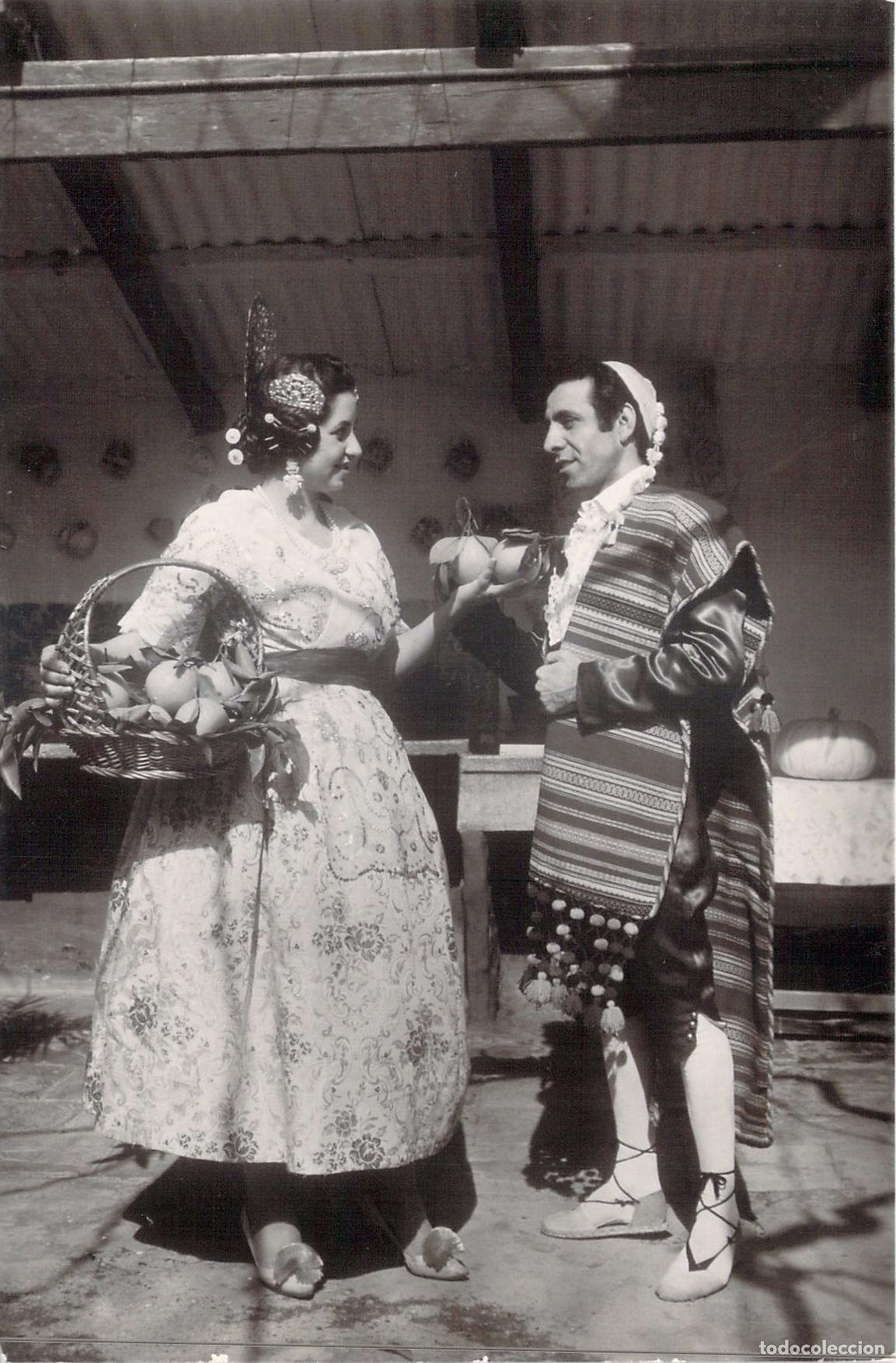 Postales: Postal Valencia Tipos Regionales Traje T&iacute;pico Fallera y Sarag&uuml;ell