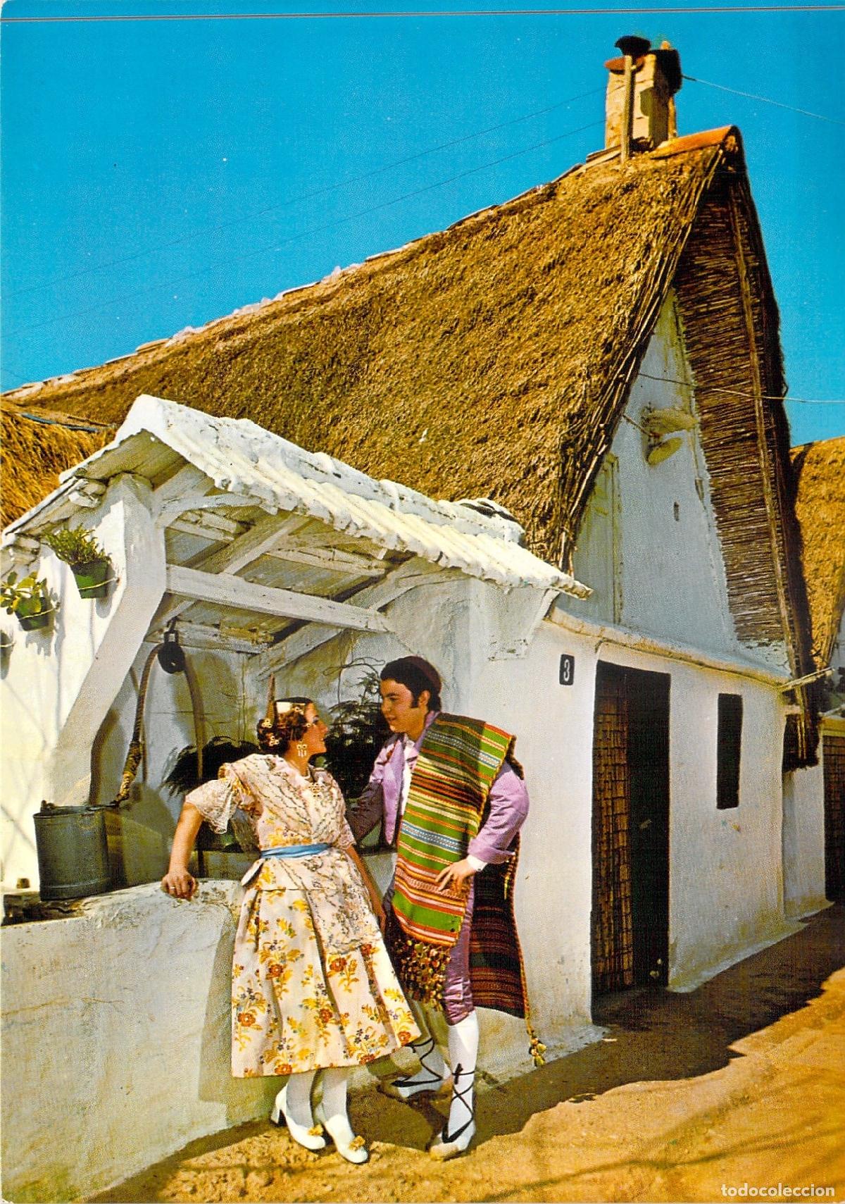 Postales: Postal de Valencia T&iacute;pica con Pareja en Trajes Regionales y Barraca