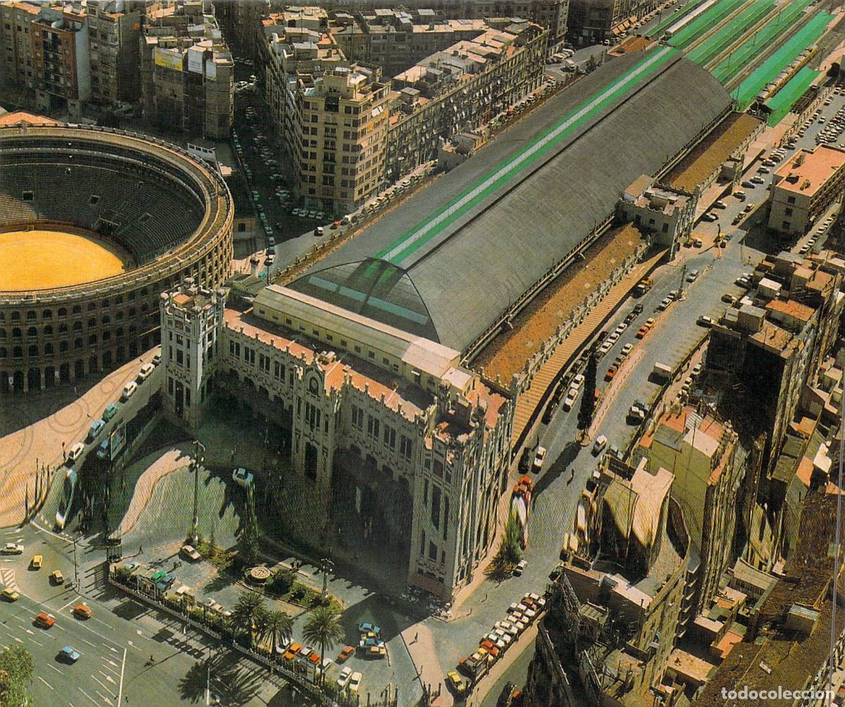 Postales: Postal de la Estaci&oacute;n del Norte y Plaza de Toros en Valencia