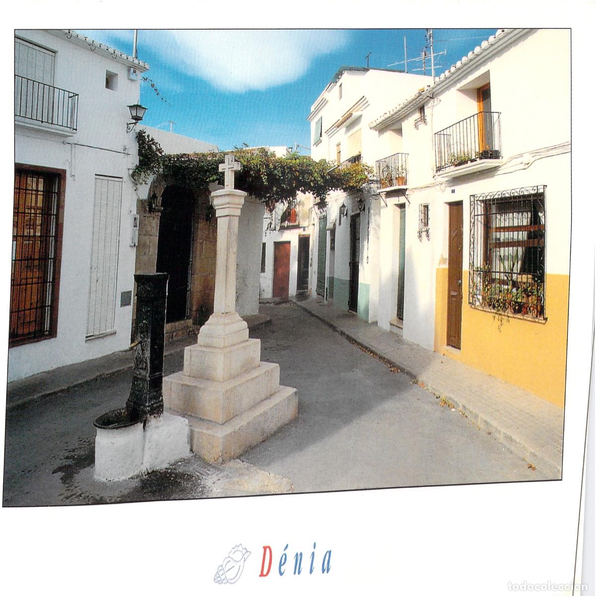 Postales: Postal de D&eacute;nia, Calle con Cruz de Piedra, Costa Blanca