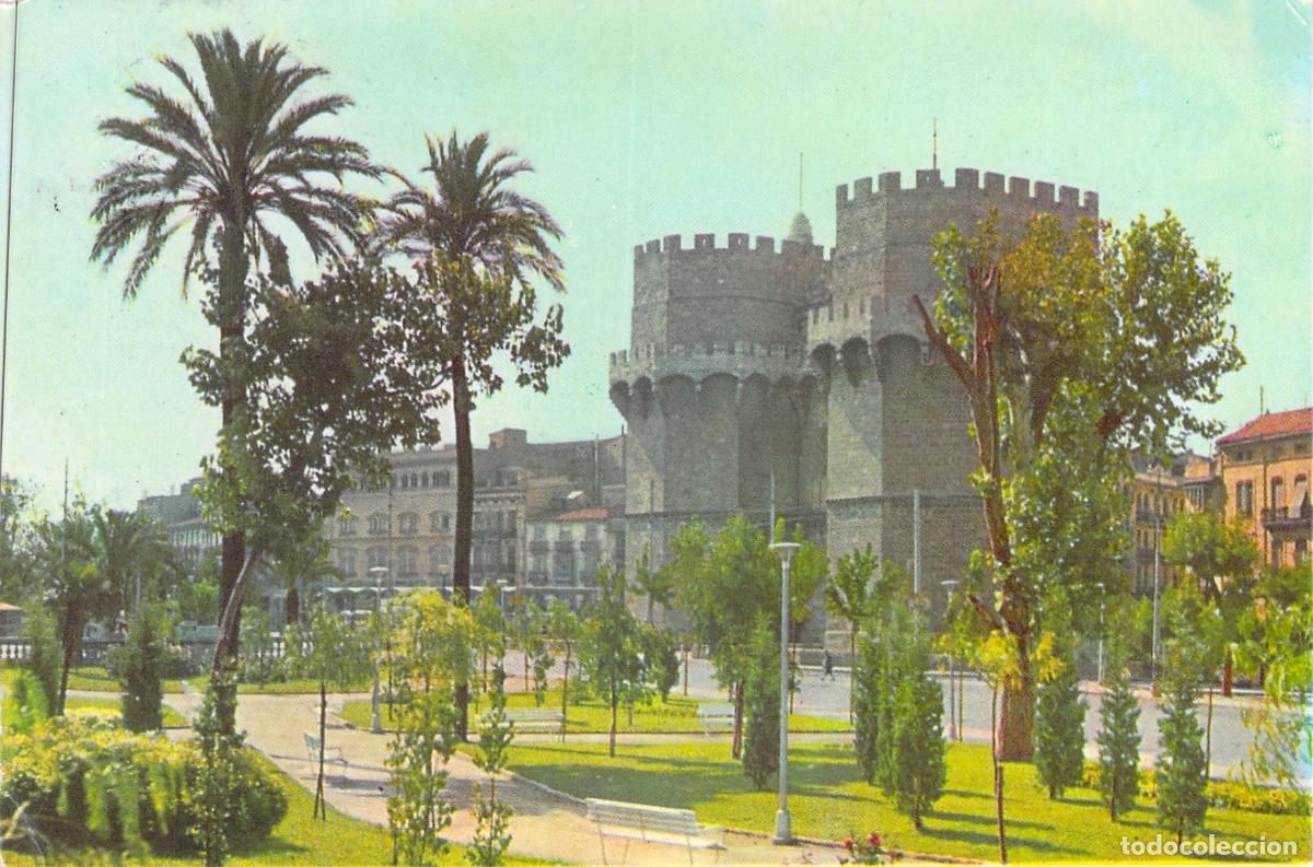Postales: Postal de las Torres de Serranos en Valencia con palmeras