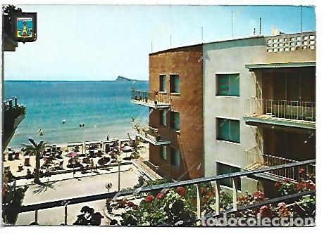 Postales: PLAYA Y CALLE MARTINEZ ALEJOS.- BENIDORM / ALICANTE