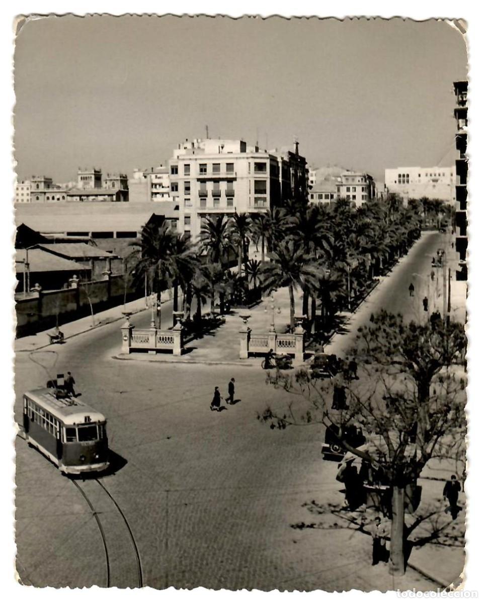 Postales: ALICANTE. Plaza de Calvo Sotelo (con tranv&iacute;a). Escrita y circulada de Jijona a Barcelona en 1958.