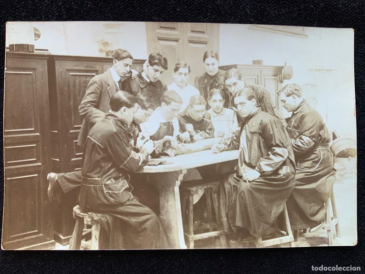 Postales: Antigua postal fotografia, facultad de medicina valencia, autopsia de cadaver , prpos siglo XX.