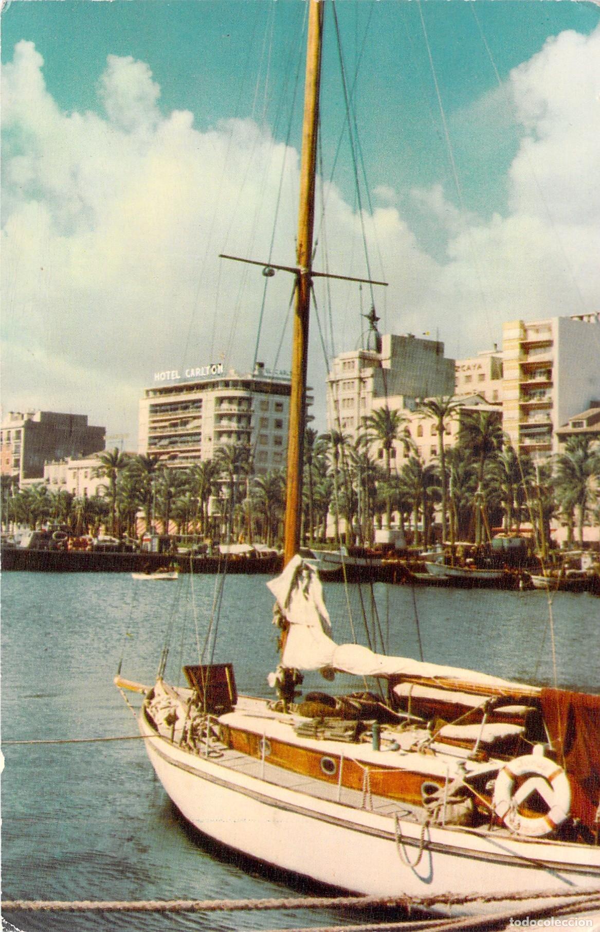 Postkarten: Postal de Alicante con Velero y Vista del Hotel Carlton