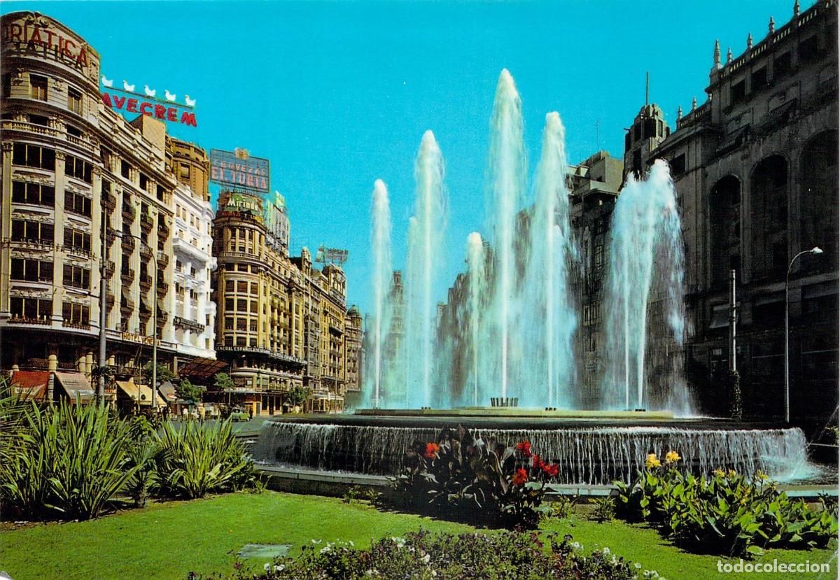 Postales: Postal de la Plaza del Caudillo con Fuente en Valencia