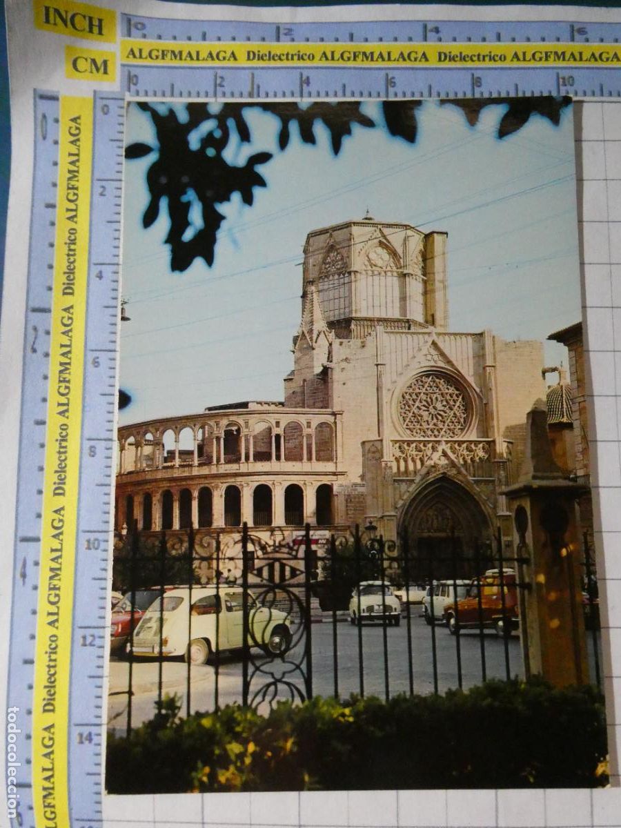 Postales: POSTAL DE VALENCIA. A&Ntilde;O 1974. CATEDRAL PUERTA DE LOS &Aacute;NGELES COCHES SEAT 600 614 JDP. 1597