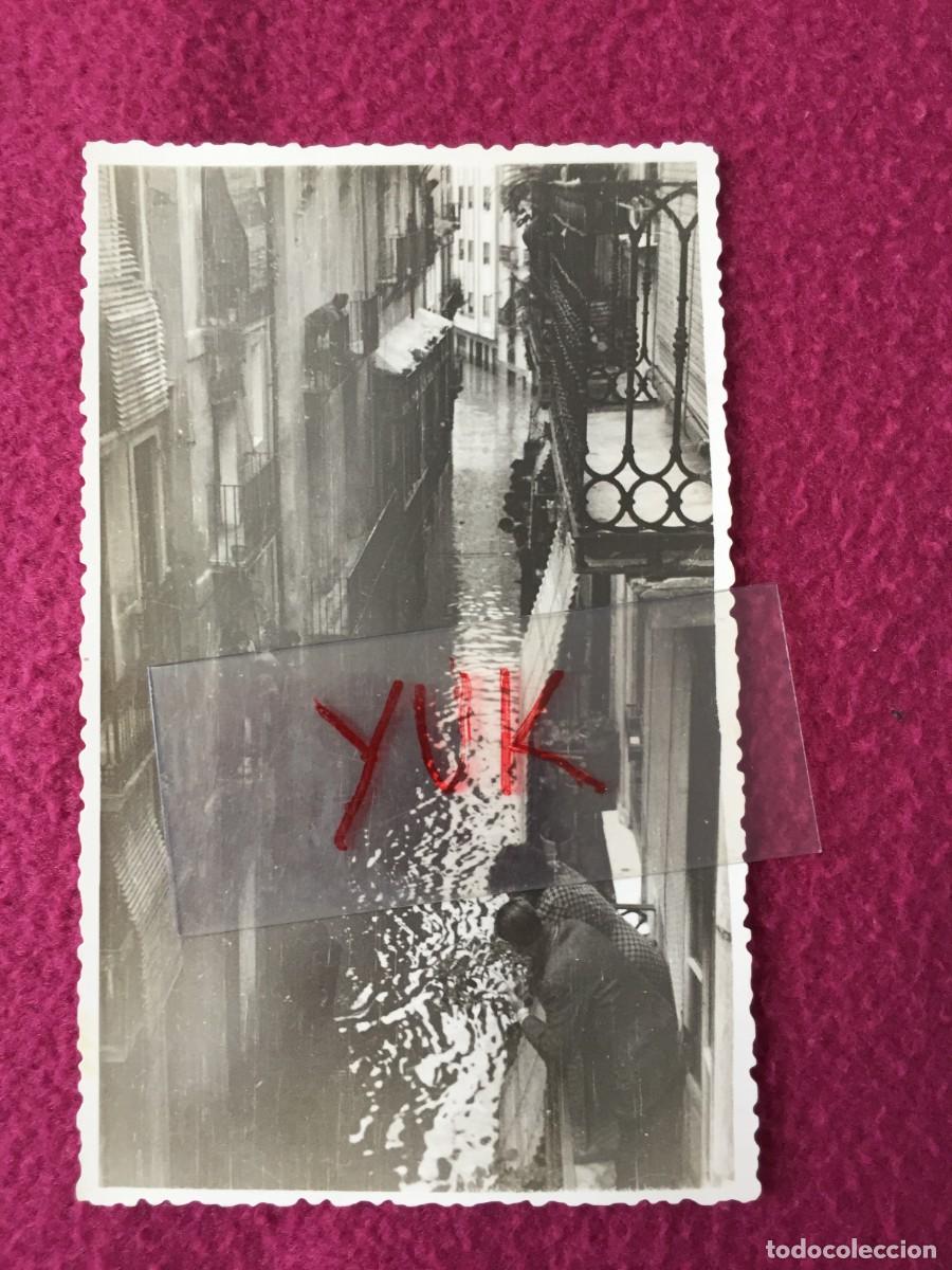 Postales: FOTO FOTOGRAFIA ORIGINAL DE LA RIADA DE VALENCIA DE 1957 EN LA CALLE PINTOR FILLOL