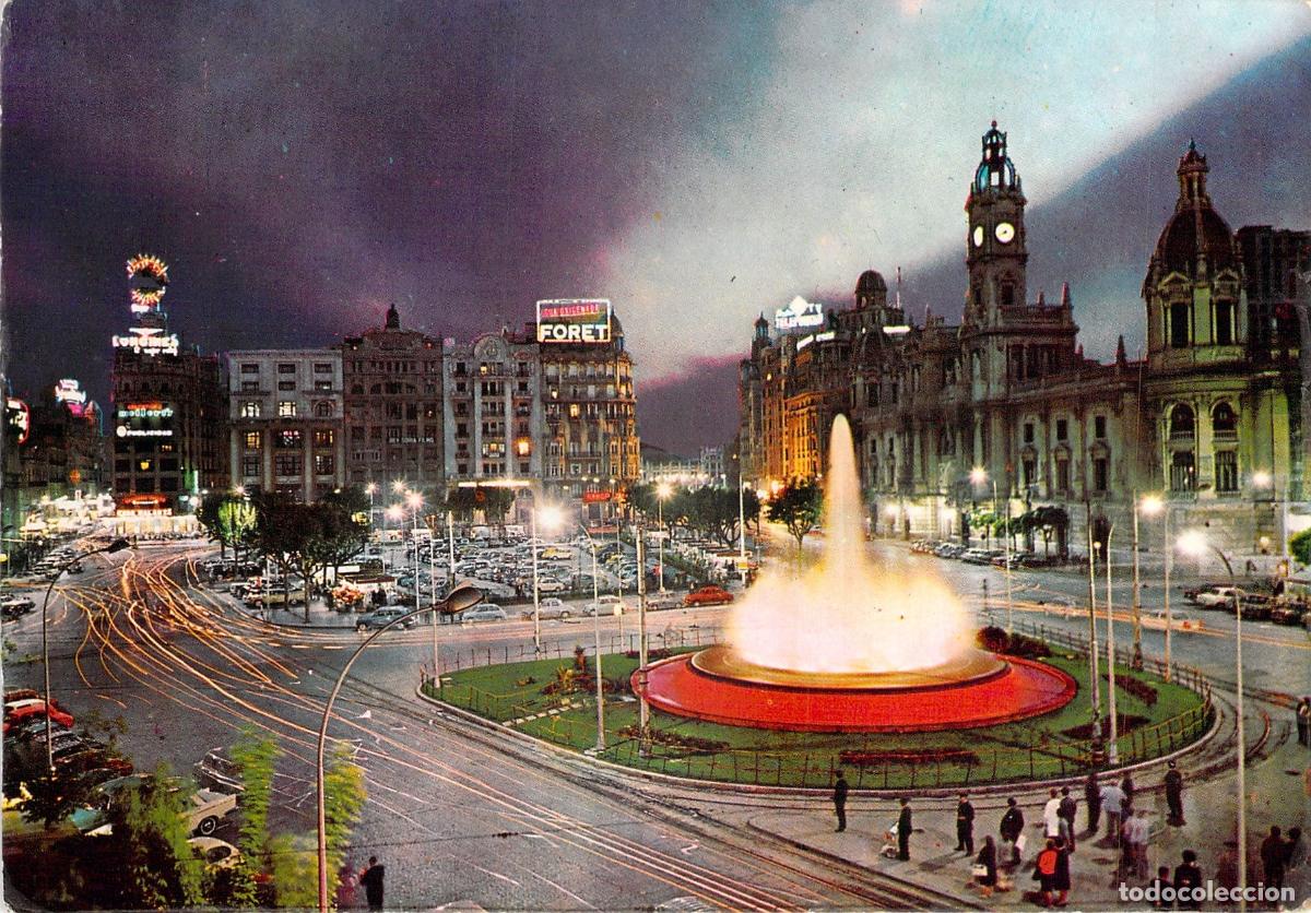 Postales: Postal Valencia Plaza del Caudillo de Noche con Fuente Iluminada