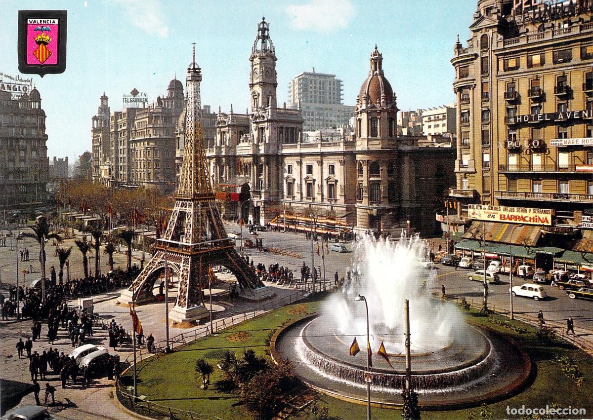 Postales: Postal de Valencia Plaza del Caudillo en Fallas con Torre Eiffel