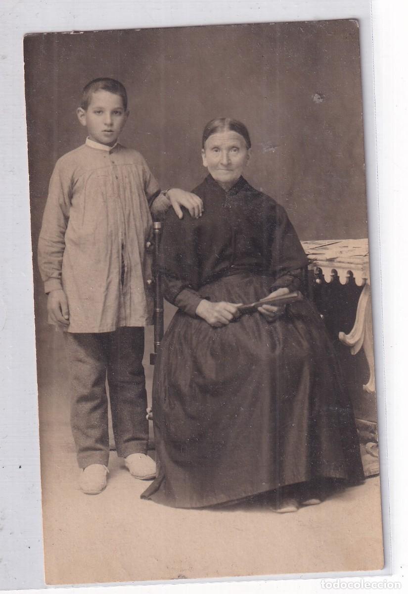 Postales: Postal fotogr&aacute;fica madre e hijo. Foto hermanos Peris. Chiva Valencia. Sin circular.
