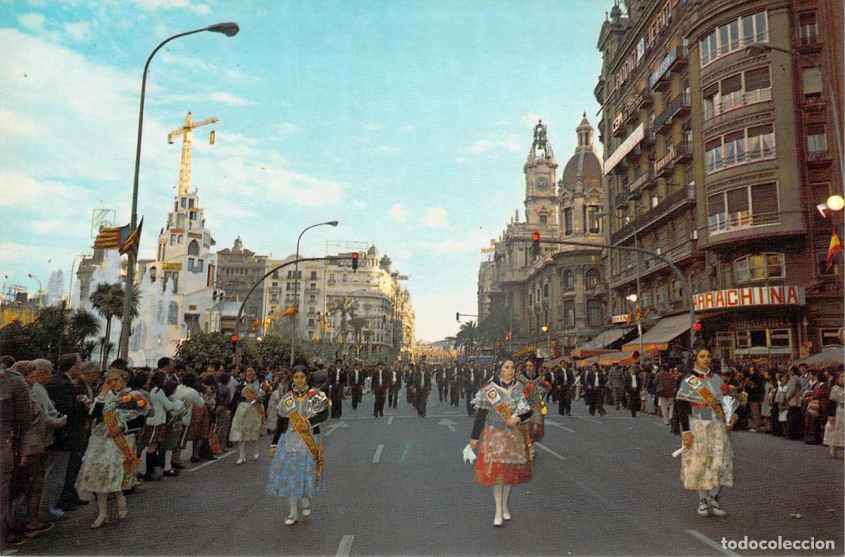 Postales: Postal Plaza del Caudillo en Fallas con Falleras, Valencia