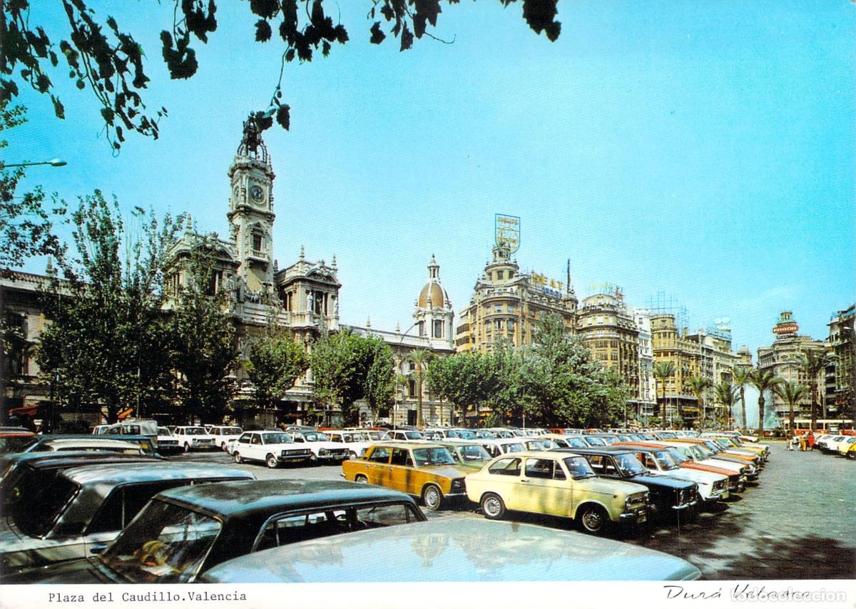 Postales: Postal de la Plaza del Caudillo en Valencia, Ayuntamiento y Coches