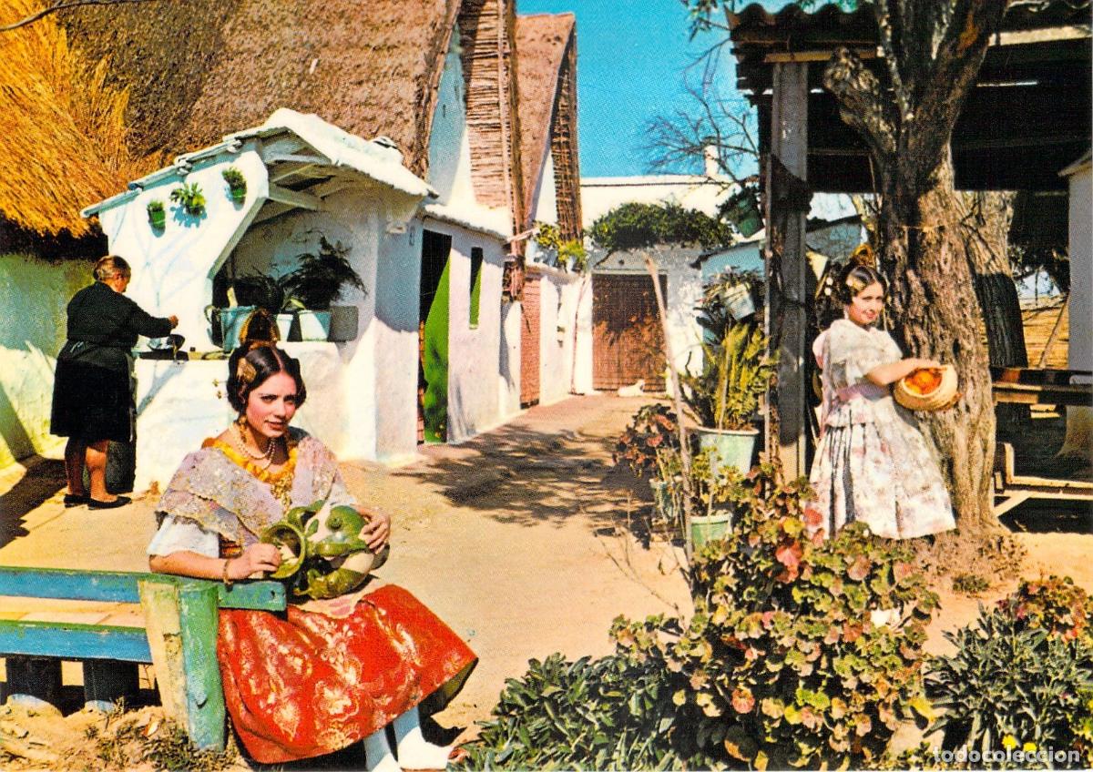 Postales: Postal Valencia T&iacute;pica con Trajes Regionales y Barraca