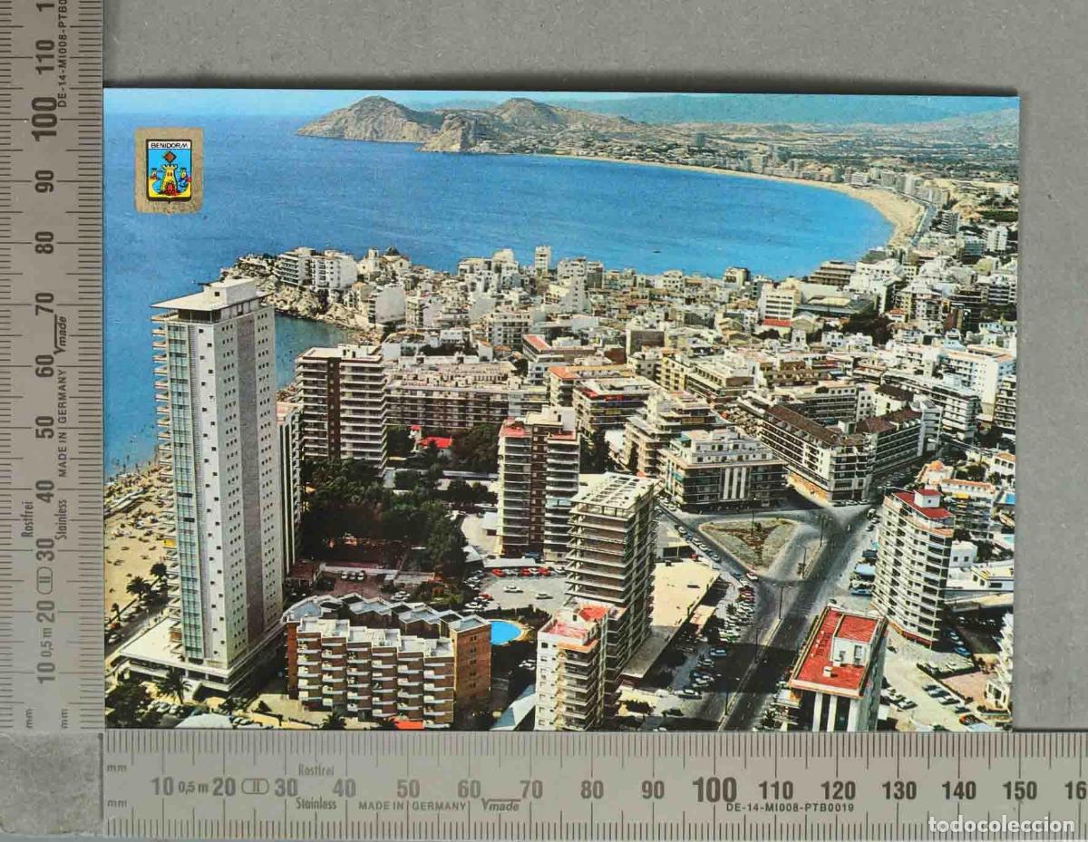Postales: POSTAL. Benidorm - Vista a&eacute;rea - Playa de Levante y rascacielos