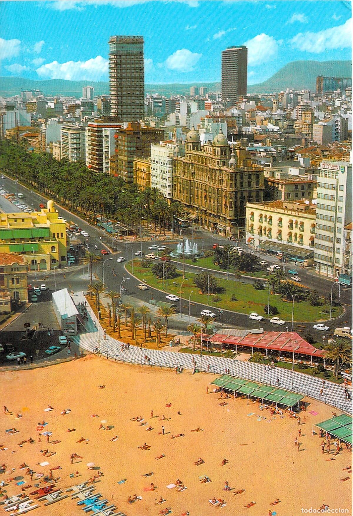 Postales: Postal de Alicante con vista panor&aacute;mica de la playa y la ciudad