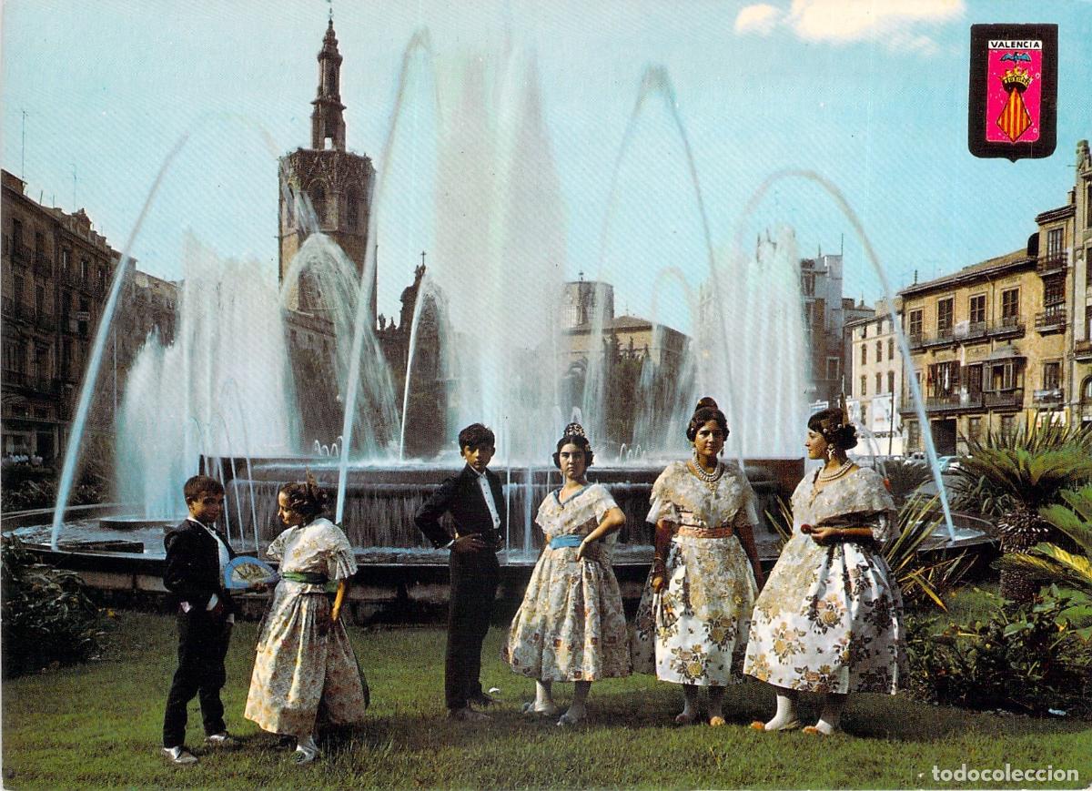 Postales: Postal de Valencia con Trajes Regionales y El Miguelete