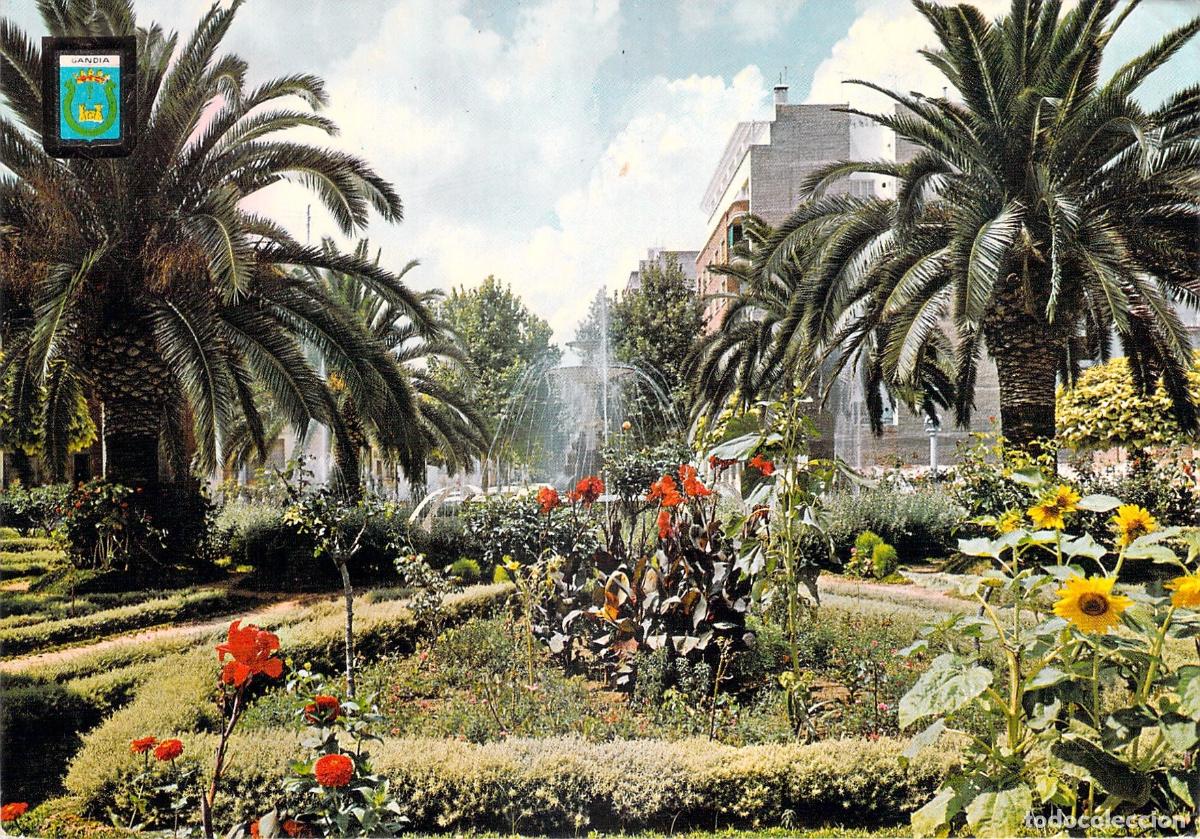 Postales: Postal de Gandia - Plaza de Cristo Rey con Palmeras y Jardines