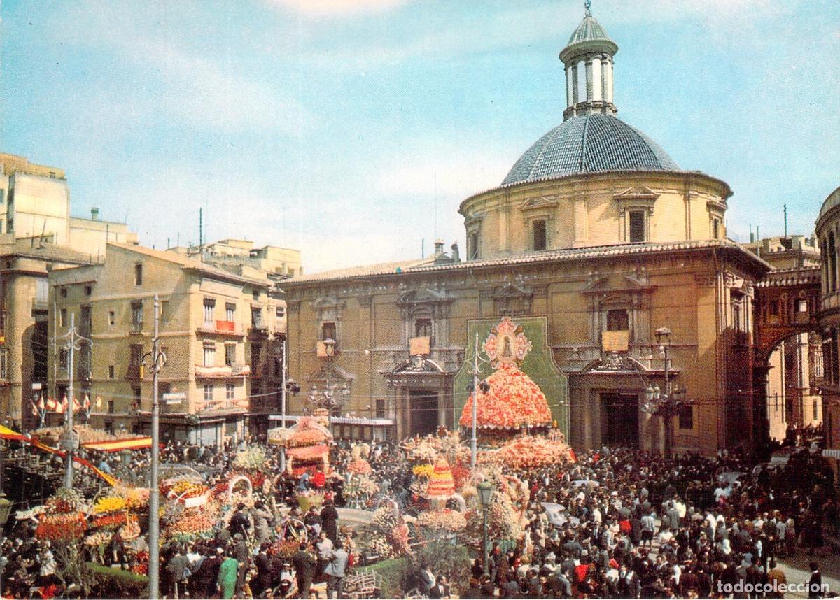 Postales: Postal de la Plaza de la Virgen en Valencia con la Ofrenda de Flores