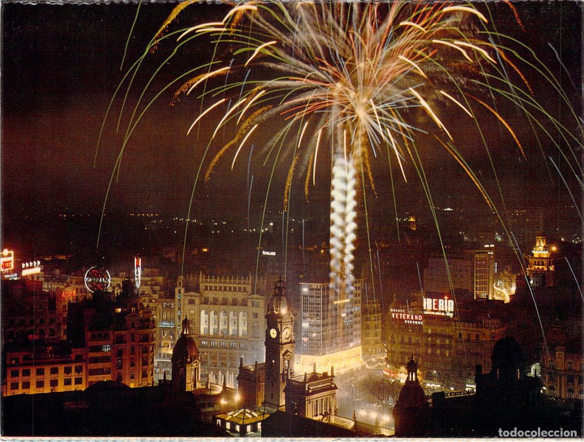 Postales: Postal de Valencia: Vista a&eacute;rea nocturna durante las Fallas