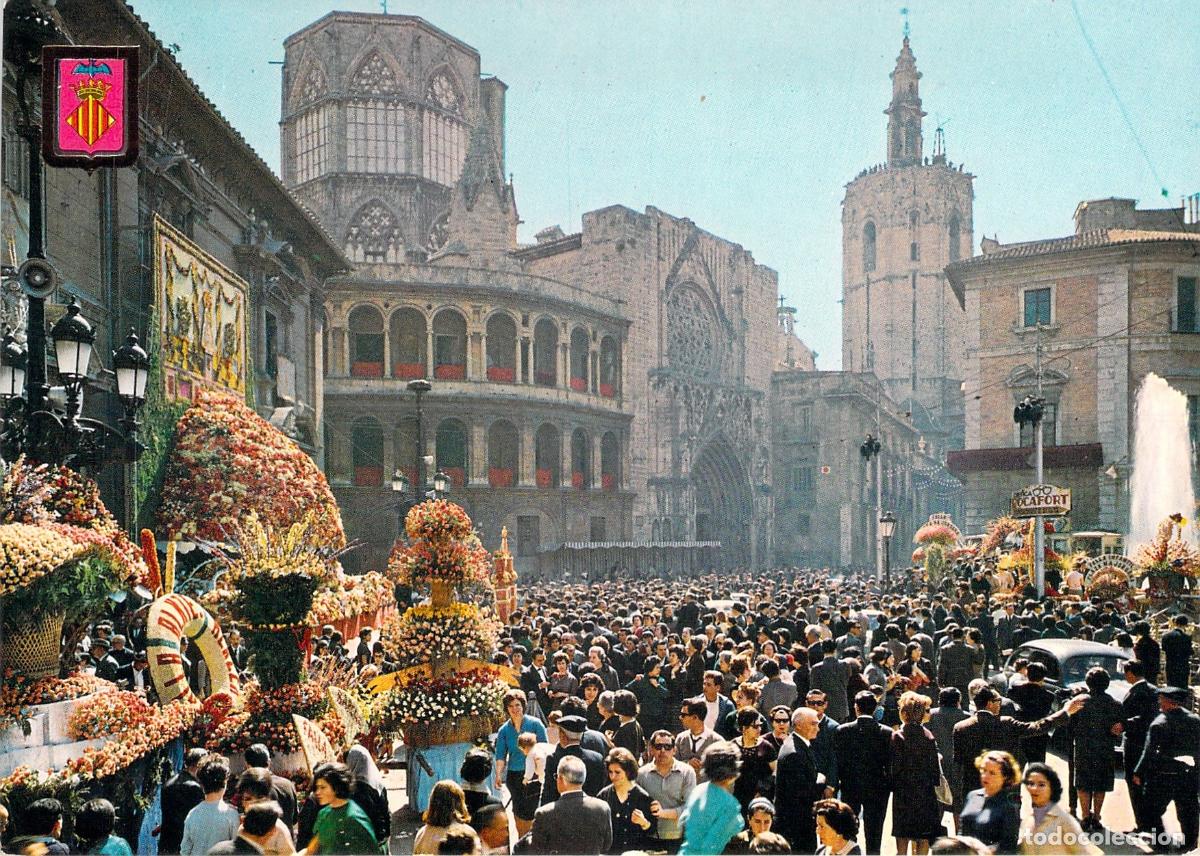 Postales: Postal de la Plaza de la Virgen en Valencia durante las Fallas