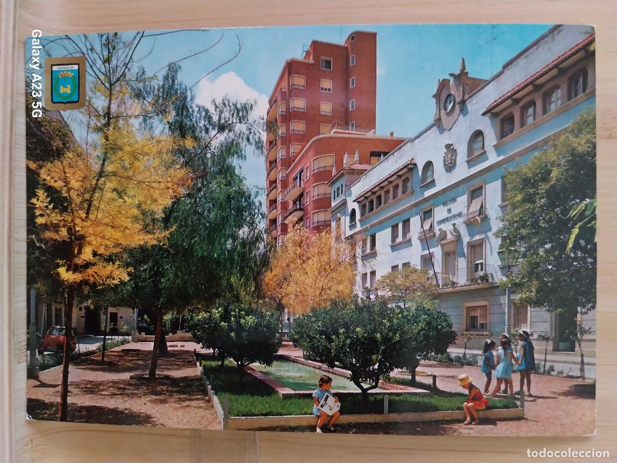 Postales: PLAZA REY DON JAIME GANDIA ED FISA 1 NI&Ntilde;AS JUGANDO ESCRITA A&Ntilde;OS 1965