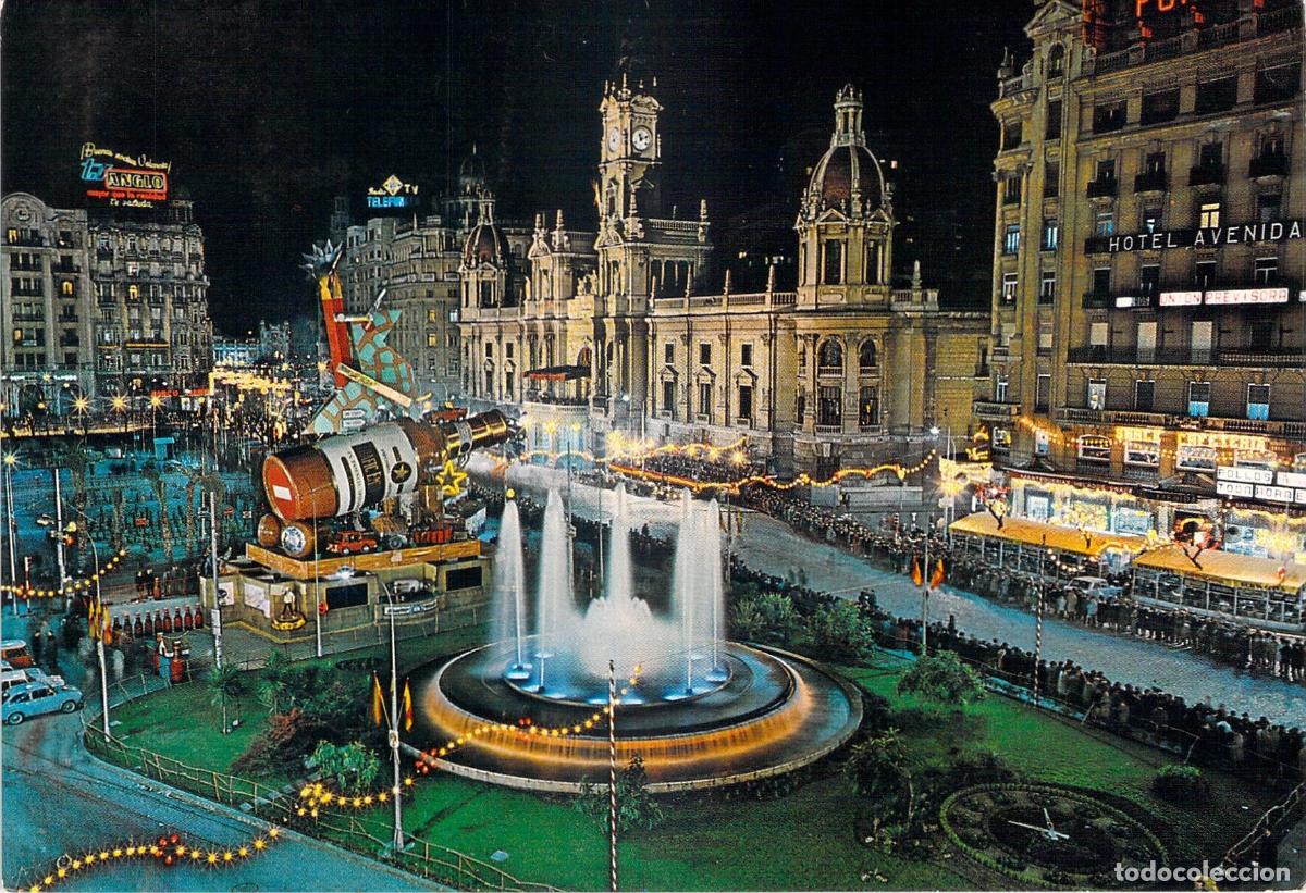 Postales: Postal de la Plaza del Ayuntamiento de Valencia en Fallas vista nocturna
