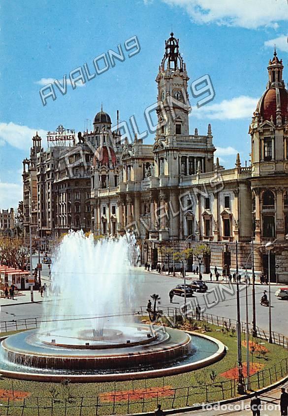 Postales: Plaza del Caudillo, Fuente Monumental - (Valencia) - Sin Circular - A&ntilde;os 50 o 60 - Bordes dentados