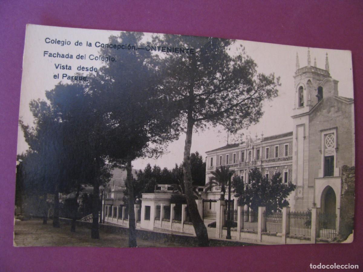 Postales: POSTAL FOTOGRAFICA DE ONTENIENTE. FACHADA DE COLEGIO, VISTA DESDE EL PARQUE. ED. NACHER