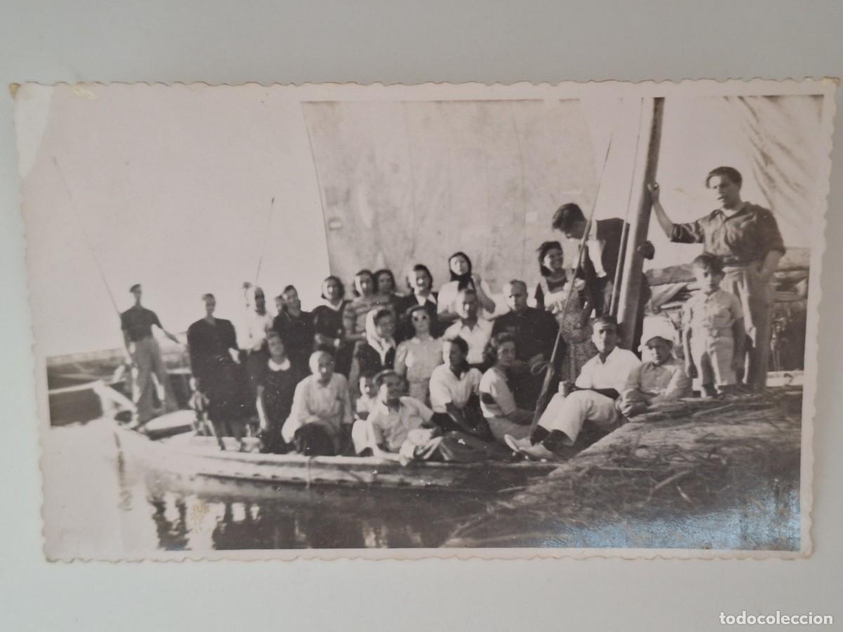 Postales: TARJETA POSTAL FOTOGRAFICA GRUPO PERSONAS EN BARCA EL SALER VALENCIA RV 3108