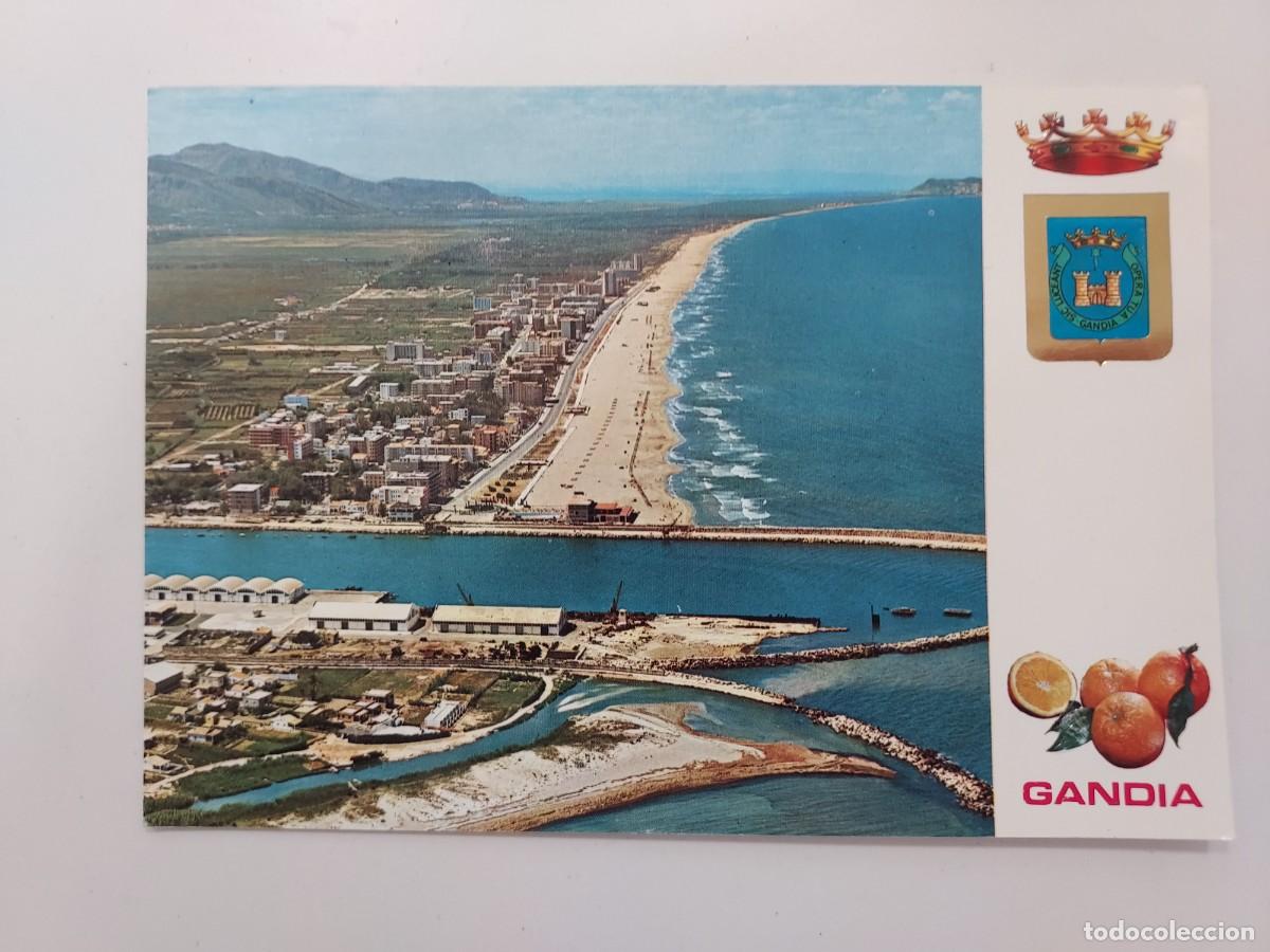 Postales: POSTAL GANDIA VISTA AEREA PLAYA Y PUERTO. 1970. ESCRITA. POSTALES DE LUXE 1. VALENCIA