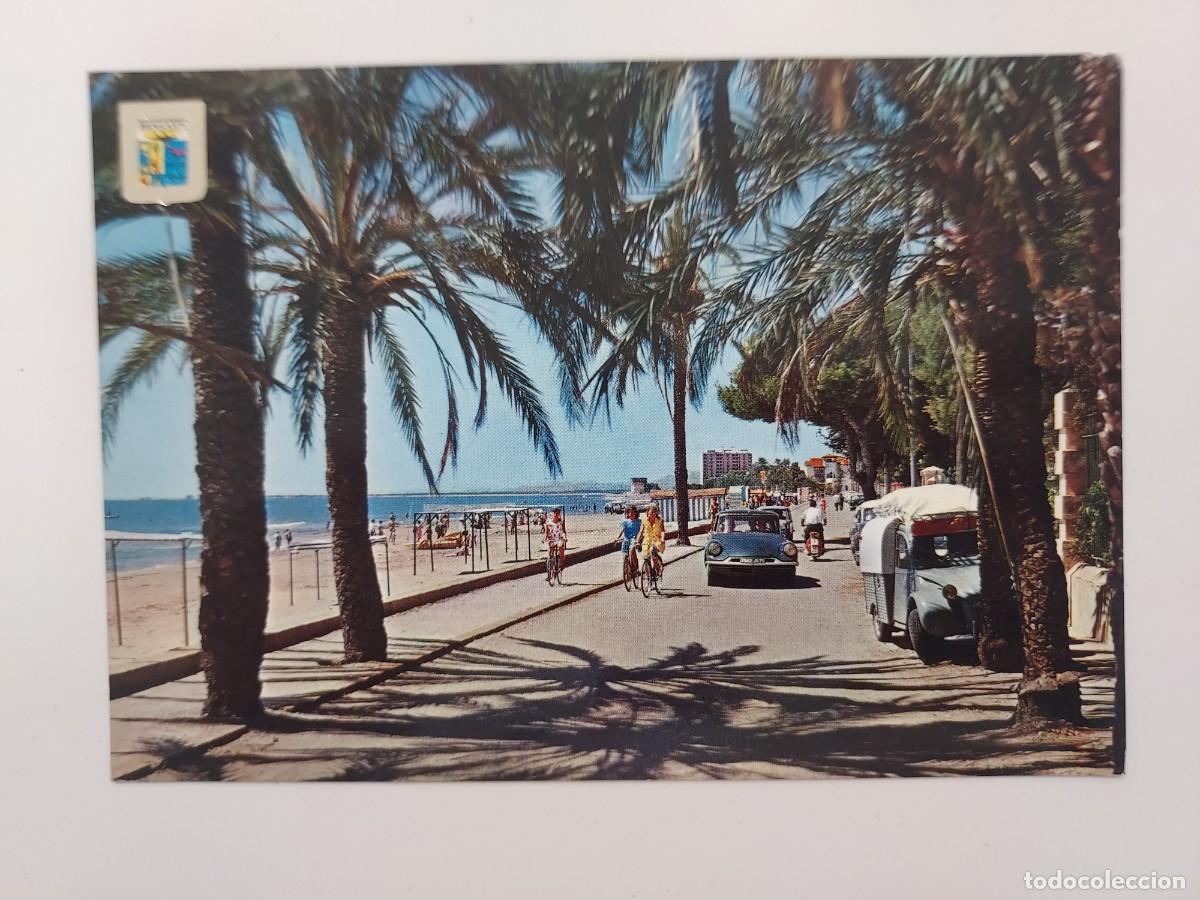 Postales: POSTAL BENICASIM PASEO DE LAS VILLAS. 1963. ESCRITA. CASTELLON. COMAS 14. CHICAS BICICLETA TIBURON