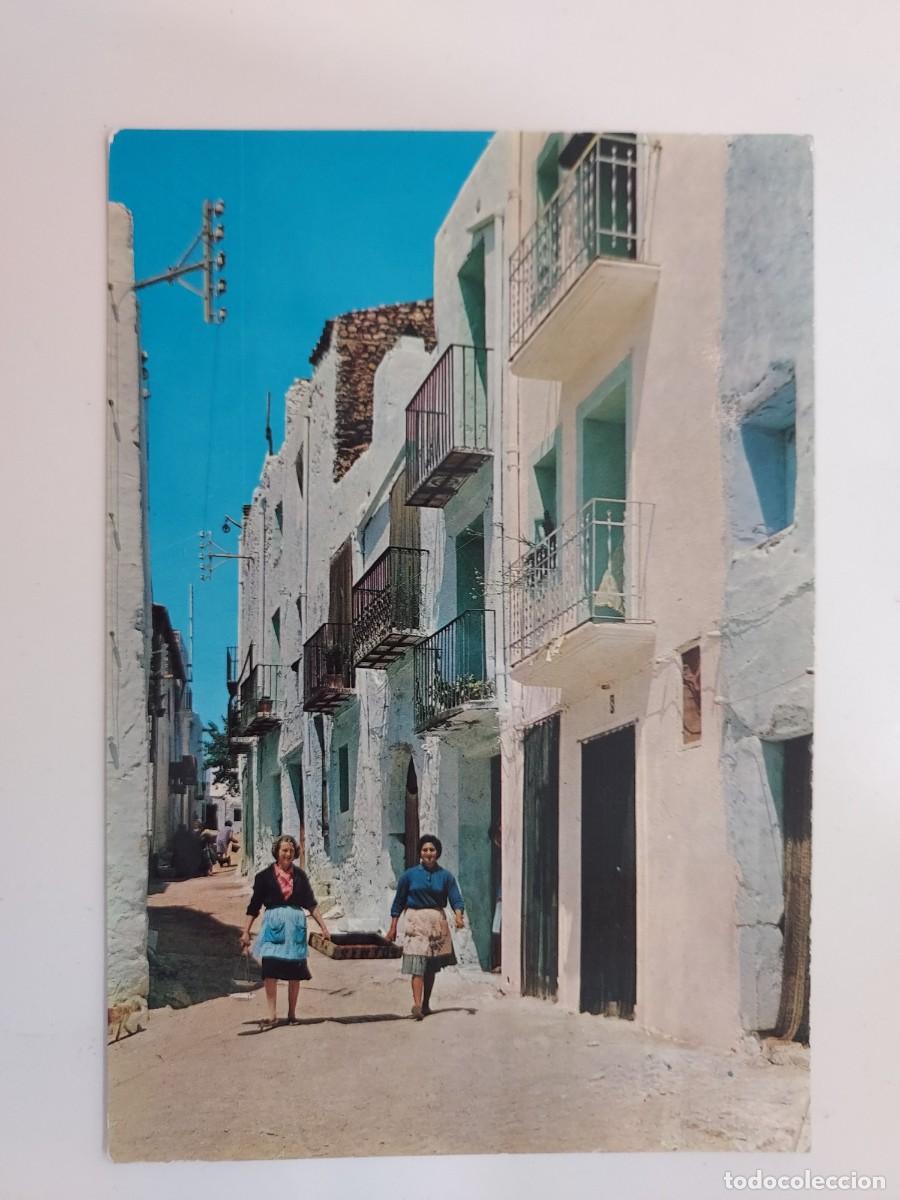 Postales: POSTAL PE&Ntilde;ISCOLA CALLE TIPICA. 1965. CIRCULADA. CASTELLON. ANIMADA. CASTELL