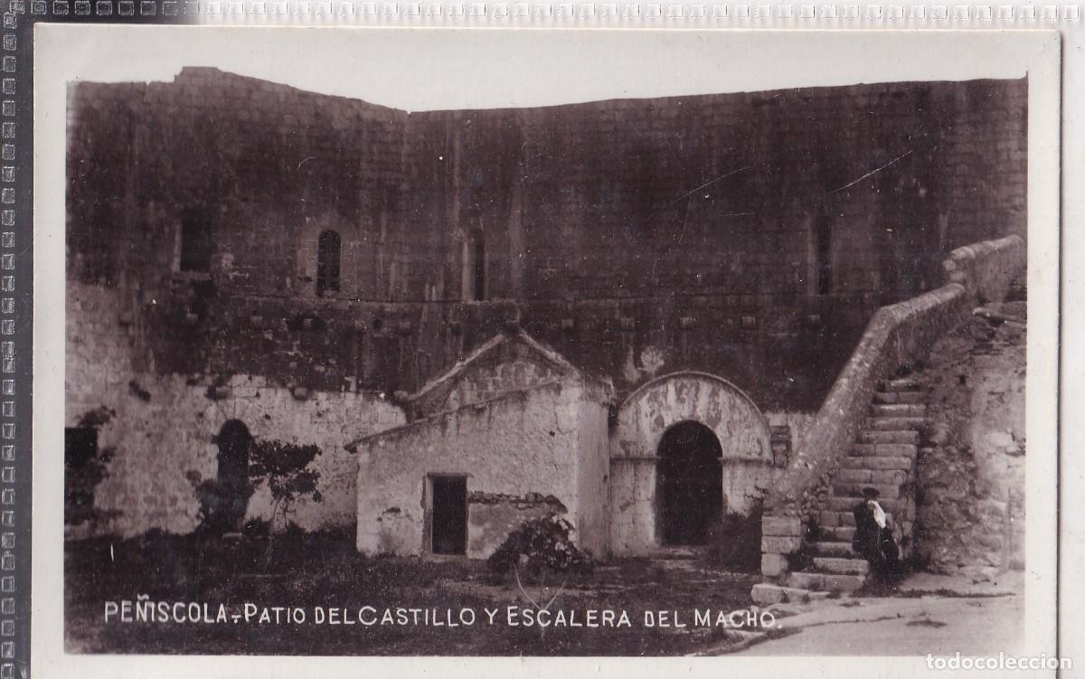 Postales: Pe&ntilde;&iacute;scola. Patio del castillo y escalera del Macho. Acabado fotogr&aacute;fico. Sin circular.