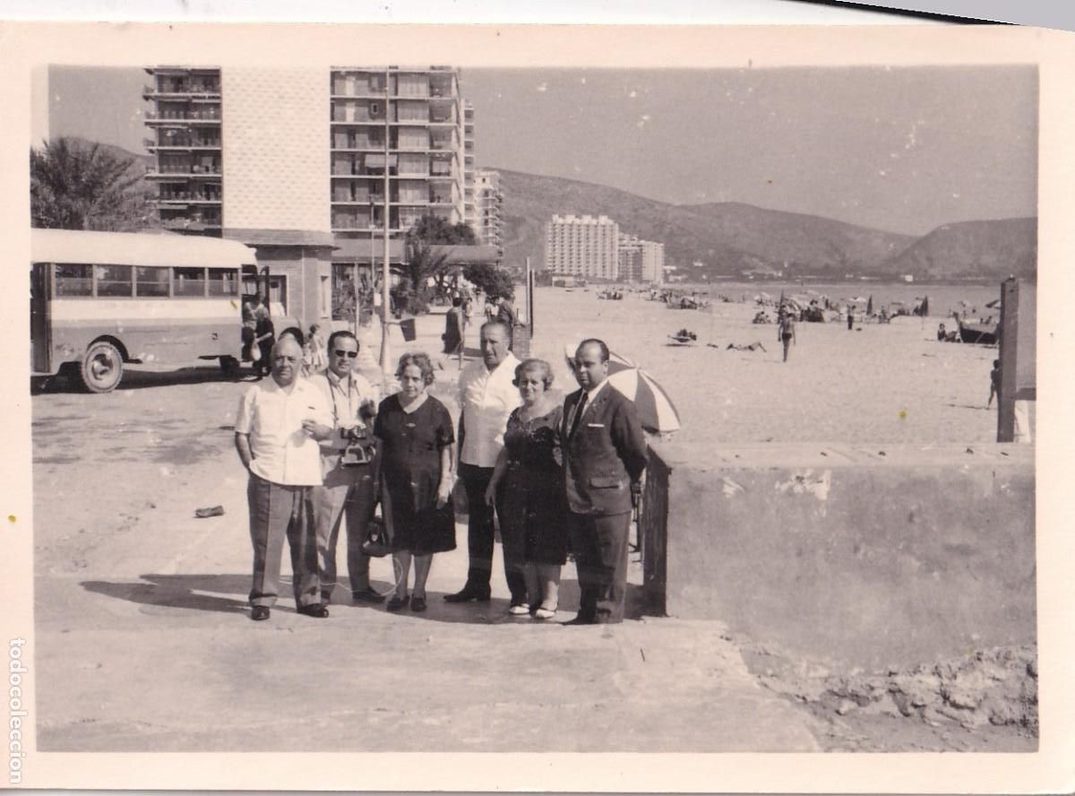 Postales: Foto vista de la playa y un autob&uacute;s de l&iacute;nea en J&aacute;vea. 10,50 x 7,50 cm