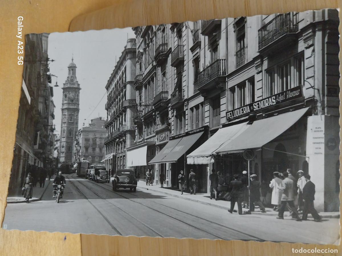 Postales: VALENCIA CALLE DE LA PAZ ED GARRABELLA 41 CIRCULADA A&Ntilde;O 1960 ANIMADA PUBLICIDAD COCHES CLASICOS