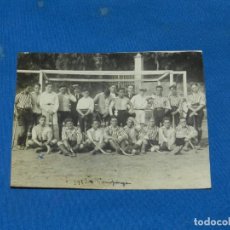 Coleccionismo deportivo: POSTAL FOTOGRÁFICA HOCKEY HIERBA 1915, PRINCIPIOS S.XX, SEÑALES DE USO
