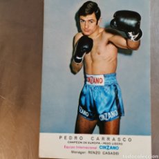 Coleccionismo deportivo: POSTAL DE BOXEO DE PEDRO CARRASCO, EQUIPO CINZANO 1960S 1970S.. Lote 274248898