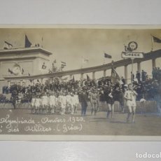 Coleccionismo deportivo: POSTAL ORIGINAL 7ª OLIMPIADA AMBERES 1920 - DIFILÉ DES ATHLETES GRECE - 14X9CM, BUEN ESTADO