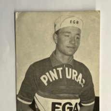 Coleccionismo deportivo: FOTOGRAFIA DEL CICLISTA AMALIO HORTELANO, PINTURAS EGA, MIDE 14 X 9 CM., (A.1962)