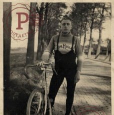 Coleccionismo deportivo: HUUB VET AMSTERDAM CLUBKAMPIOEN 1924 LANGE AFSTAND OP DE WEG 11*9CM FOTO NOT POSTCARD WIELRENNEN CY