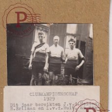 Coleccionismo deportivo: CLUBKAMPIOENSCHAP 1929 J V D HEIDEN R BRILMAN L V D RUIT 12*10CM NOT A POSTCARD WIELRENNEN CYCLIS
