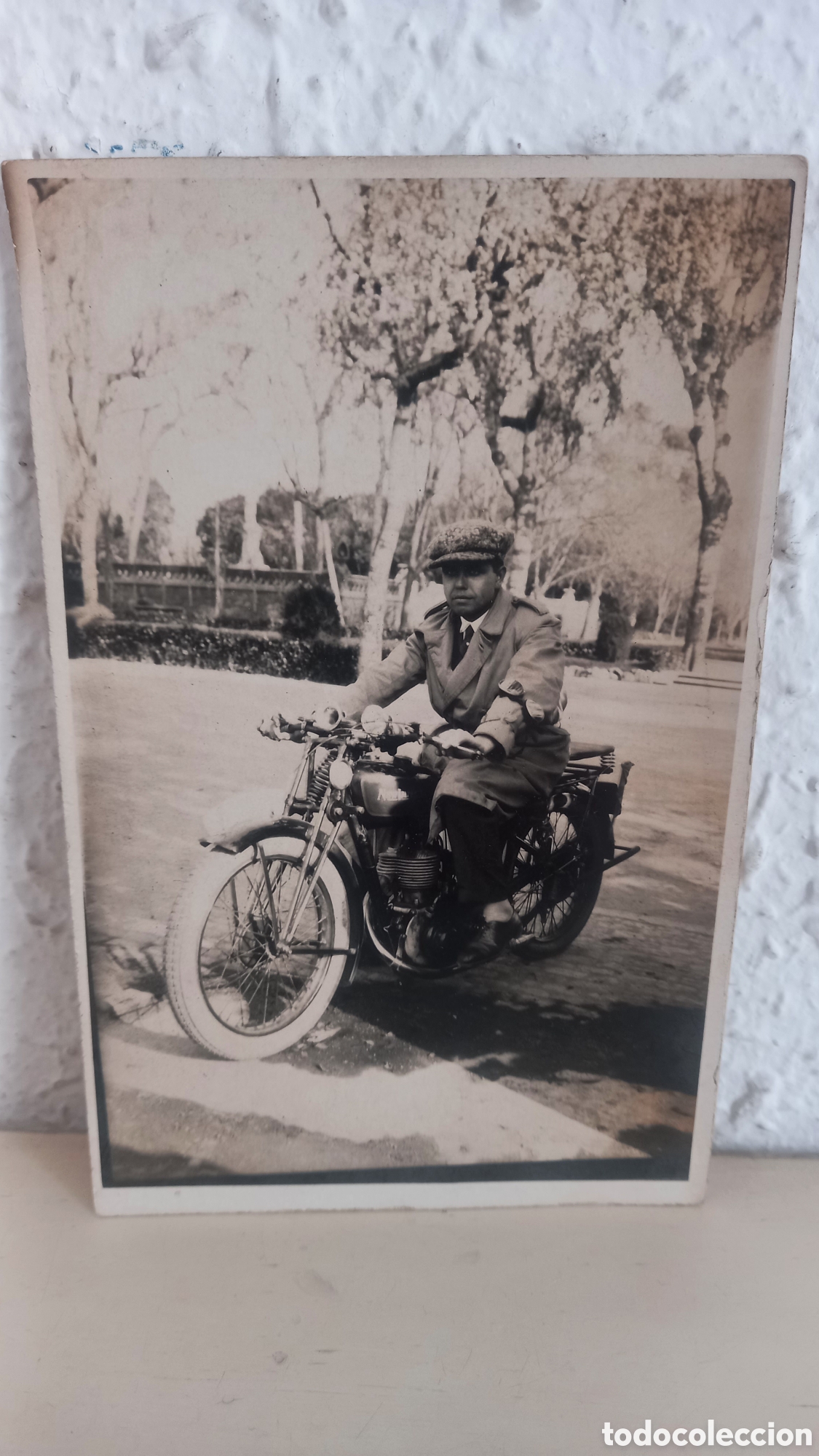 Coleccionismo deportivo: Postal Barcelona 1929. Motocicleta en Montjuich