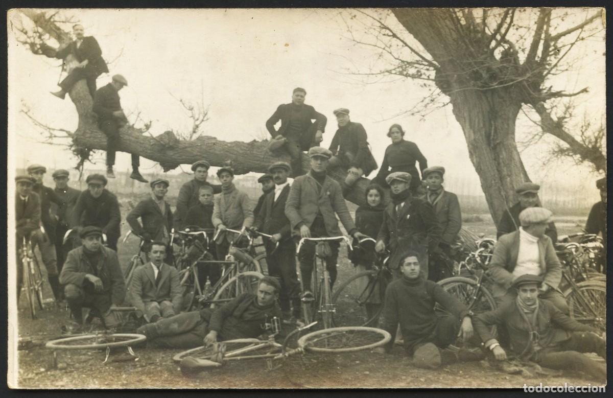 Sports collectibles: TARJETA POSTAL FOTOGR&Aacute;FICA, SPORT CICLISTA CATAL&Agrave;, EXCURSI&Oacute; FONT DEL POTRICO, 1924
