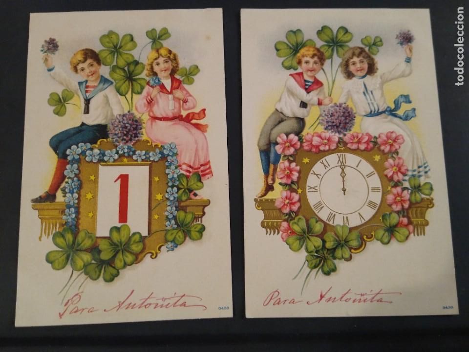 Postales: 2 postales ni&ntilde;os tr&eacute;bol reloj, calendario con relieve.