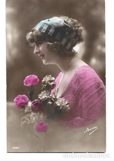 Cartes Postales: POSTAL DE BELLA DAMA UN RAMO DE CALBELES CRCULADA EL A&Ntilde;O 1915