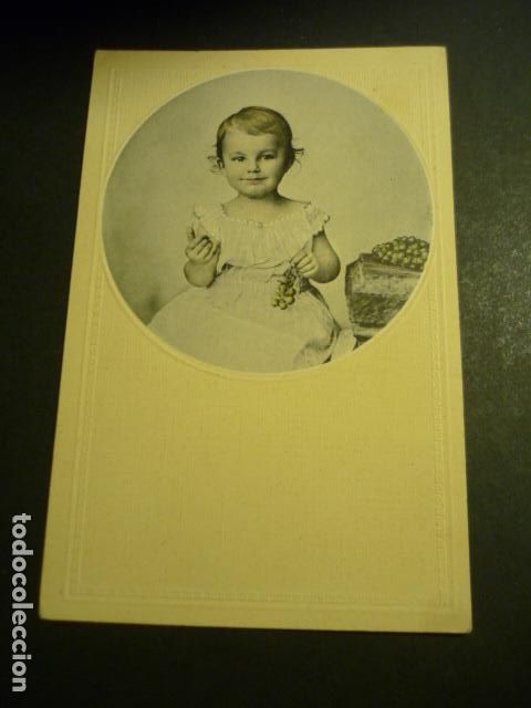 Postales: NI&Ntilde;A COMIENDO UVAS POSTAL - Foto 1